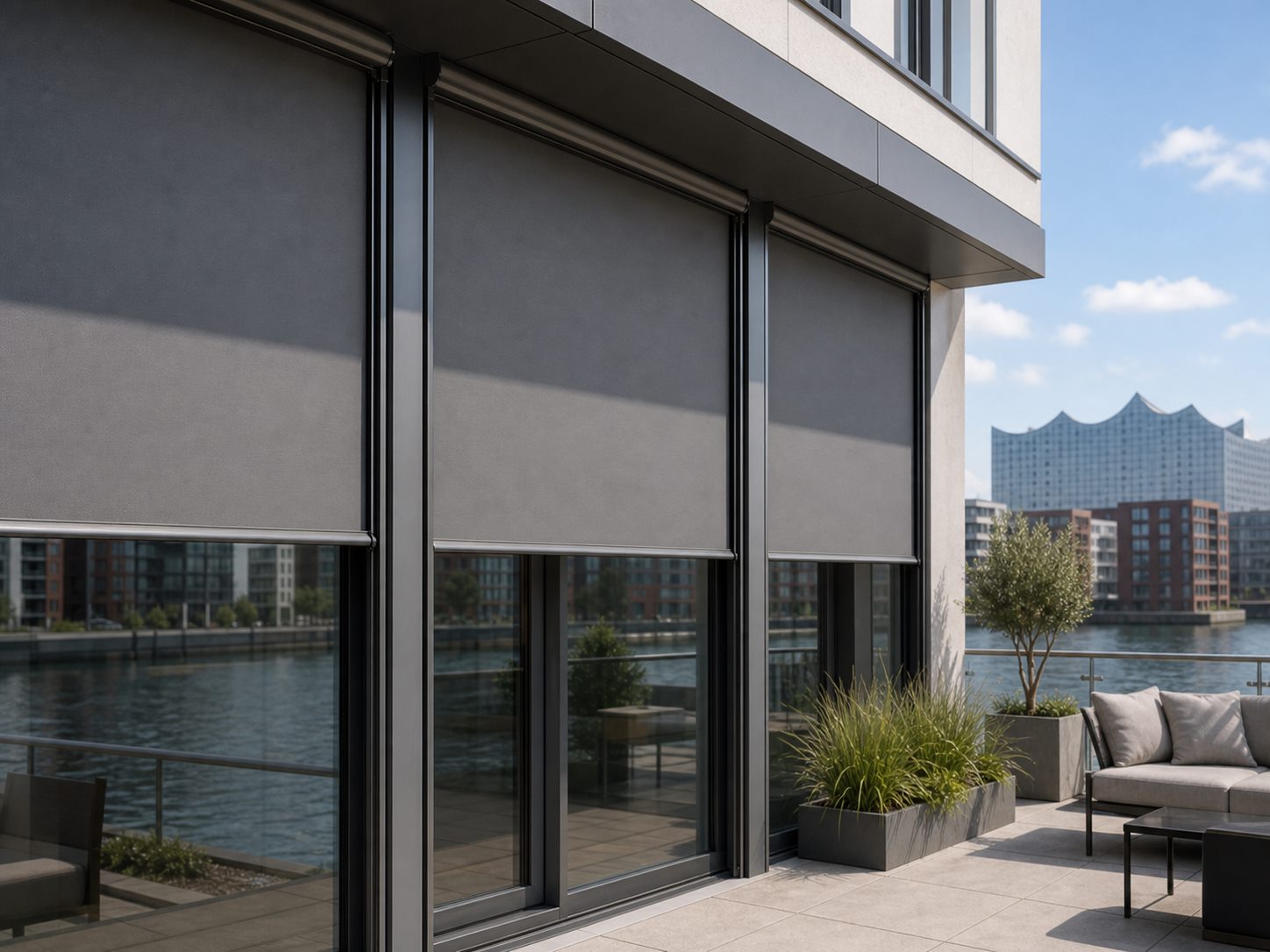 Textilscreens und Zip-Screens als au&szlig;enliegender Sonnenschutz in Hamburg